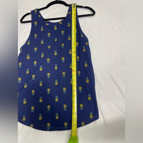 St. John’s Bay Pineapple Navy tank top. Women’s size M - Picture 3 of 11